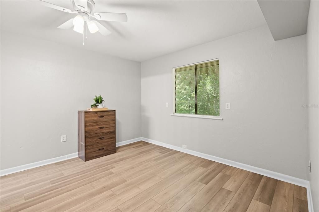 待售: $110,000 (2 贝兹, 2 浴室, 874 平方英尺)