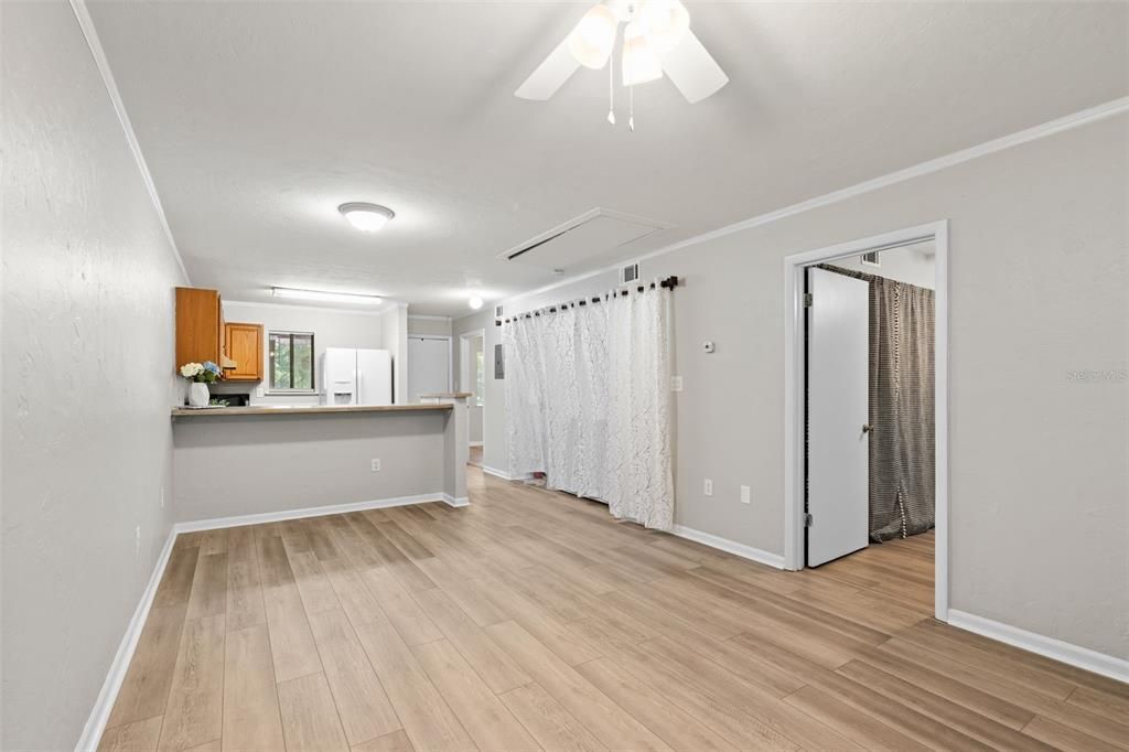 待售: $110,000 (2 贝兹, 2 浴室, 874 平方英尺)