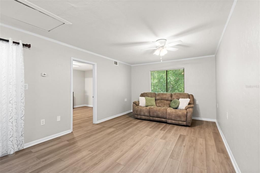 待售: $110,000 (2 贝兹, 2 浴室, 874 平方英尺)