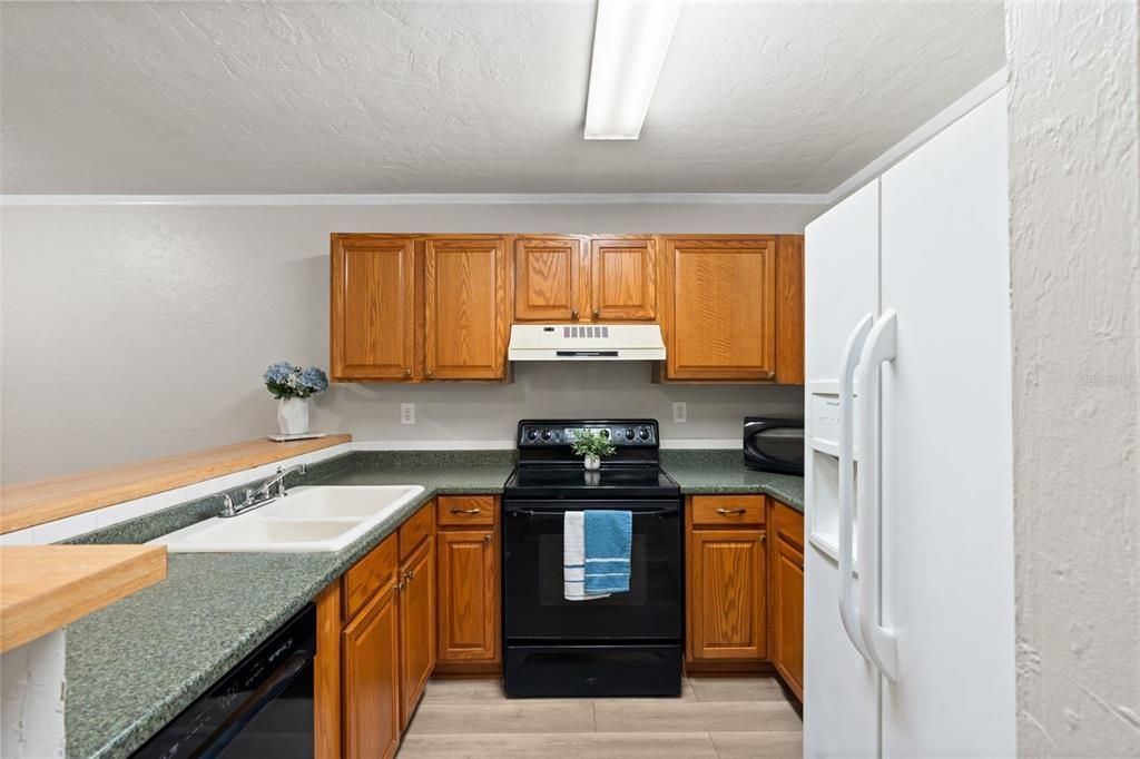 待售: $110,000 (2 贝兹, 2 浴室, 874 平方英尺)