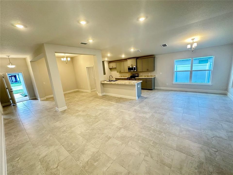 待售: $308,400 (3 贝兹, 2 浴室, 1970 平方英尺)