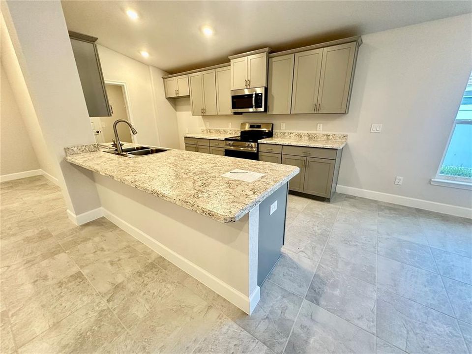 待售: $308,400 (3 贝兹, 2 浴室, 1970 平方英尺)