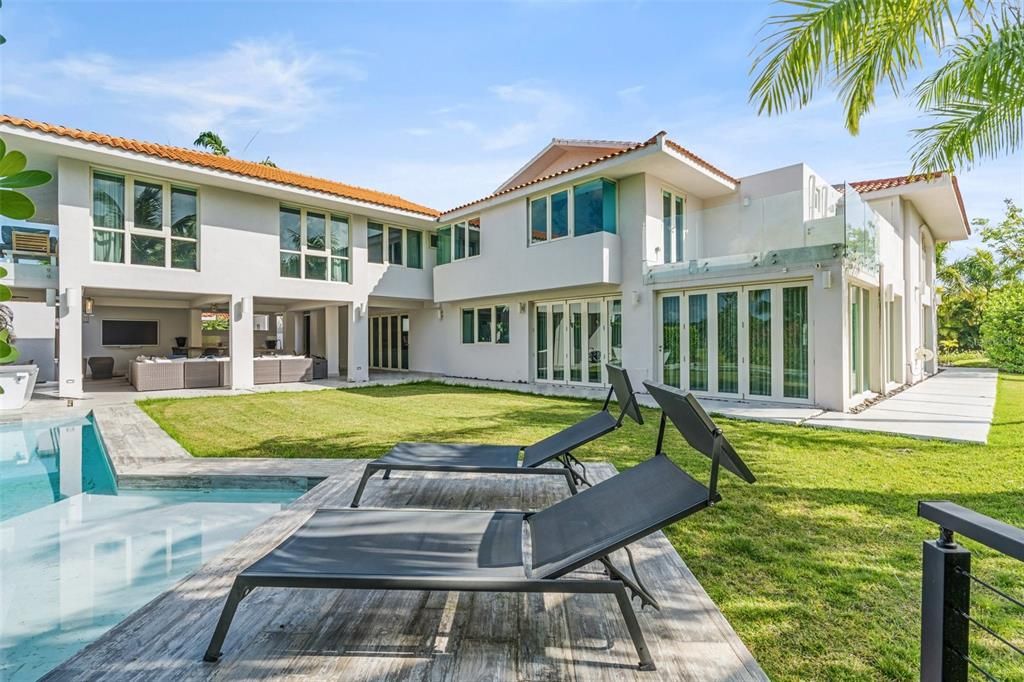 待售: $9,495,000 (6 贝兹, 7 浴室, 9250 平方英尺)