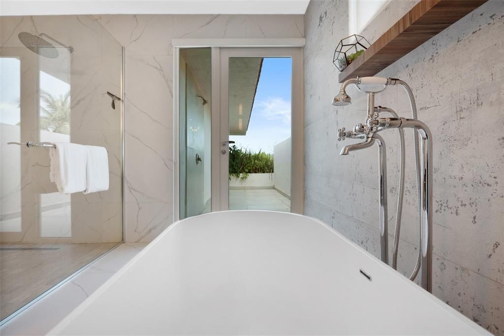 待售: $9,495,000 (6 贝兹, 7 浴室, 9250 平方英尺)