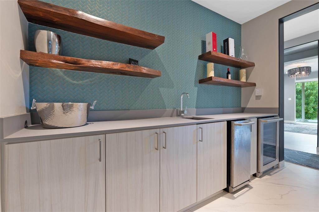 待售: $9,495,000 (6 贝兹, 7 浴室, 9250 平方英尺)