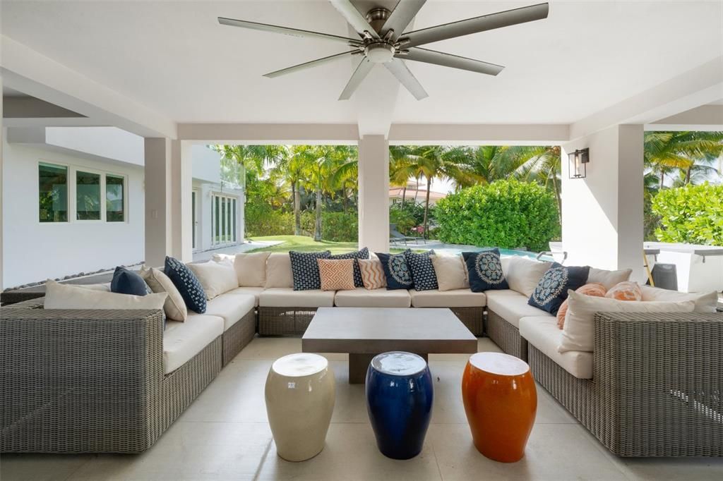 待售: $9,495,000 (6 贝兹, 7 浴室, 9250 平方英尺)