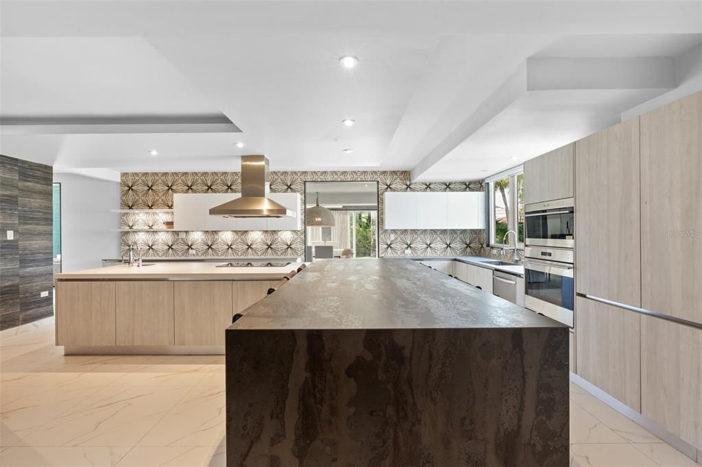 待售: $9,495,000 (6 贝兹, 7 浴室, 9250 平方英尺)