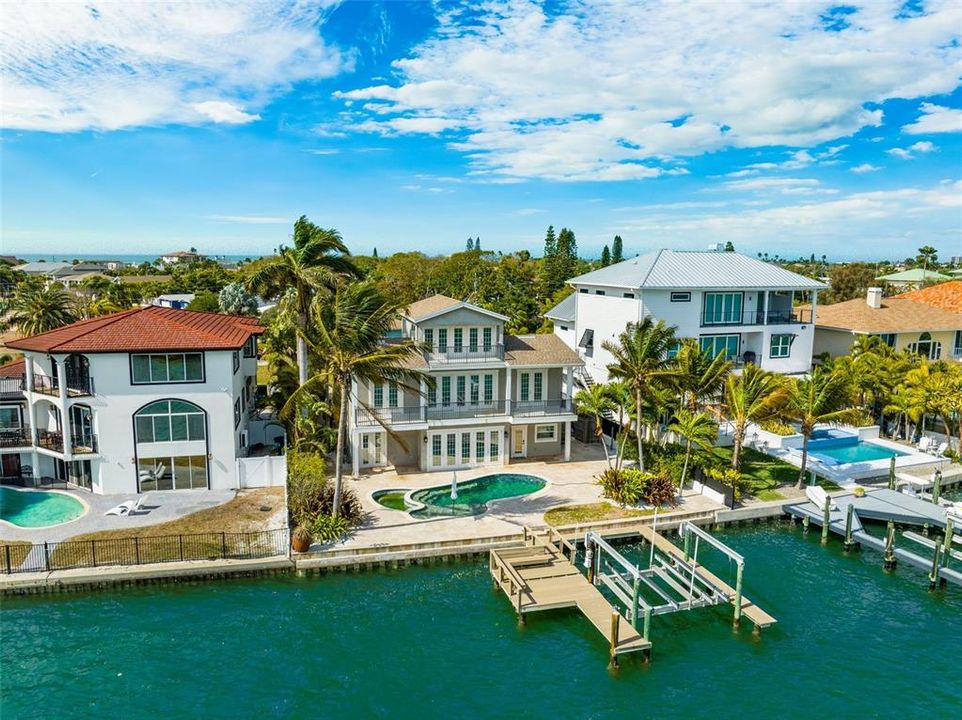 На продажу: $1,900,000 (4 спален, 3 ванн, 3968 Квадратных фут)