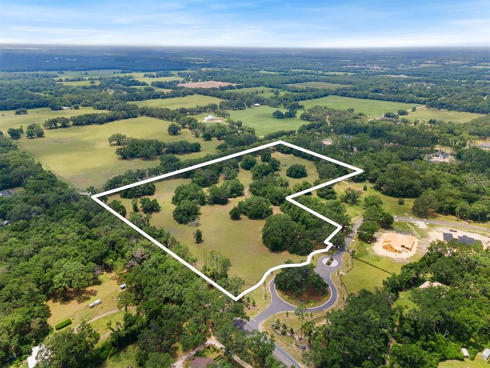 En Venta: $1,500,000 (25.02 acres)