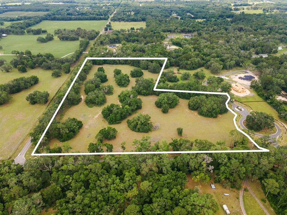 En Venta: $1,500,000 (25.02 acres)