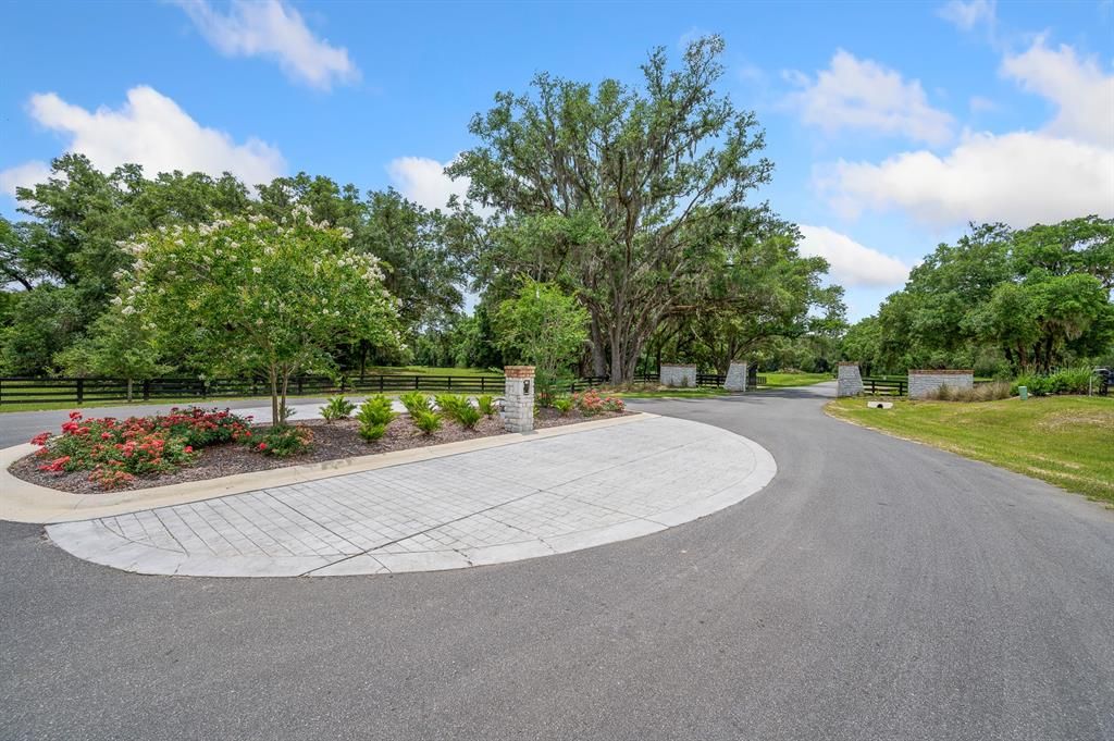 En Venta: $1,500,000 (25.02 acres)