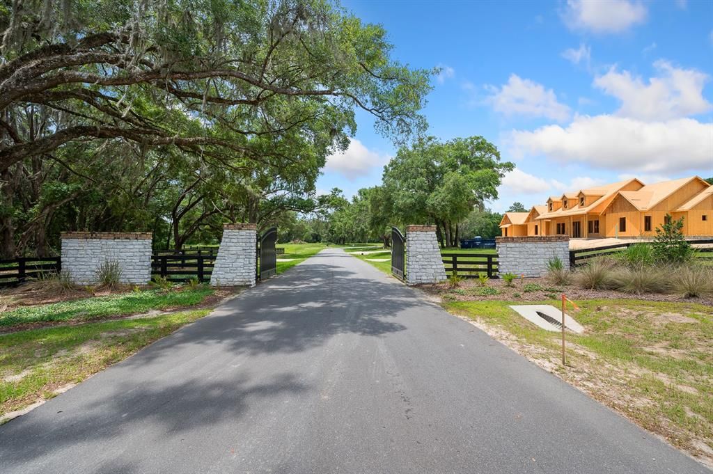 En Venta: $1,500,000 (25.02 acres)