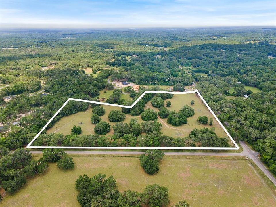 En Venta: $1,500,000 (25.02 acres)