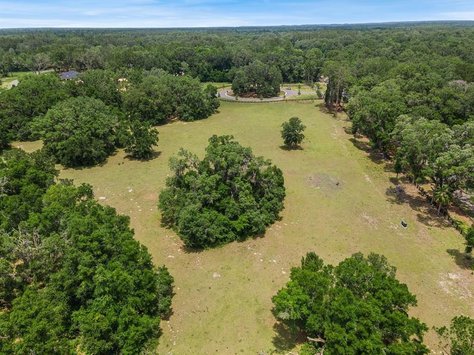 En Venta: $1,500,000 (25.02 acres)