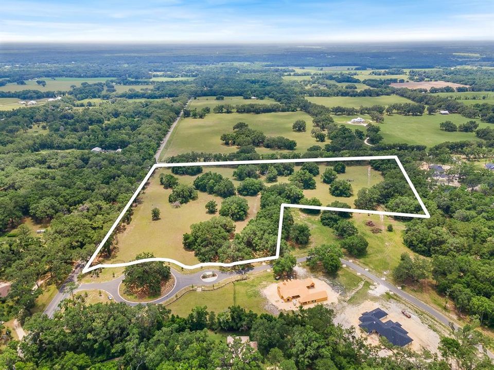 En Venta: $1,500,000 (25.02 acres)