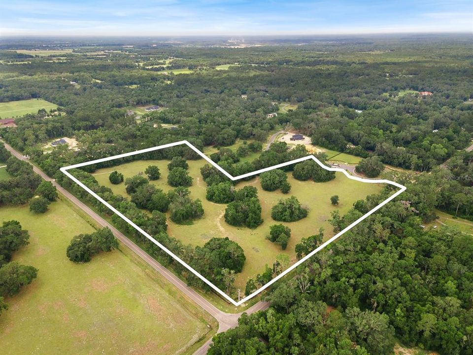 En Venta: $1,500,000 (25.02 acres)