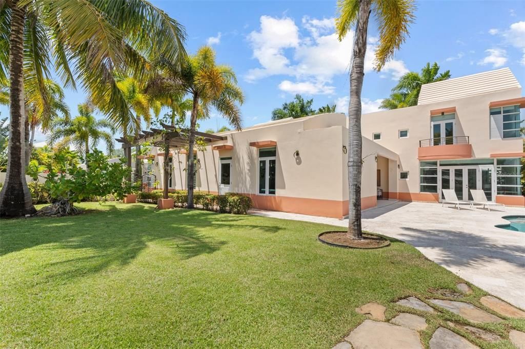 For Sale: $1,750,000 (4 beds, 3 baths, 5426 Square Feet)