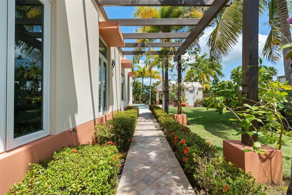 For Sale: $1,750,000 (4 beds, 3 baths, 5426 Square Feet)