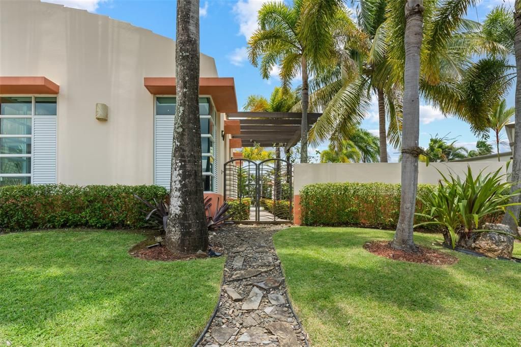 For Sale: $1,750,000 (4 beds, 3 baths, 5426 Square Feet)