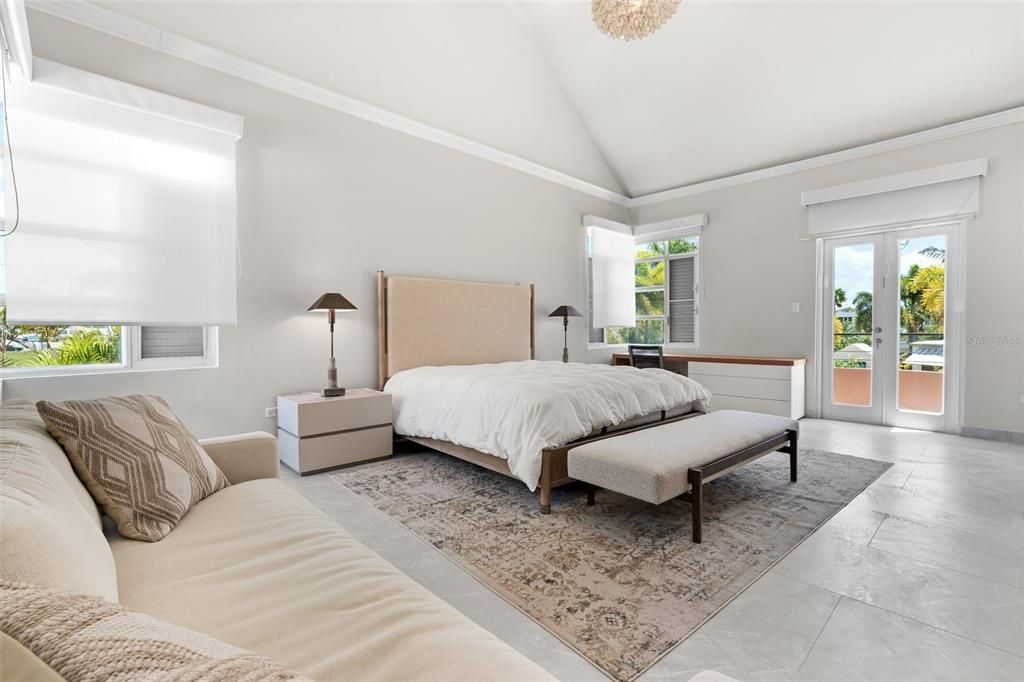 For Sale: $1,750,000 (4 beds, 3 baths, 5426 Square Feet)