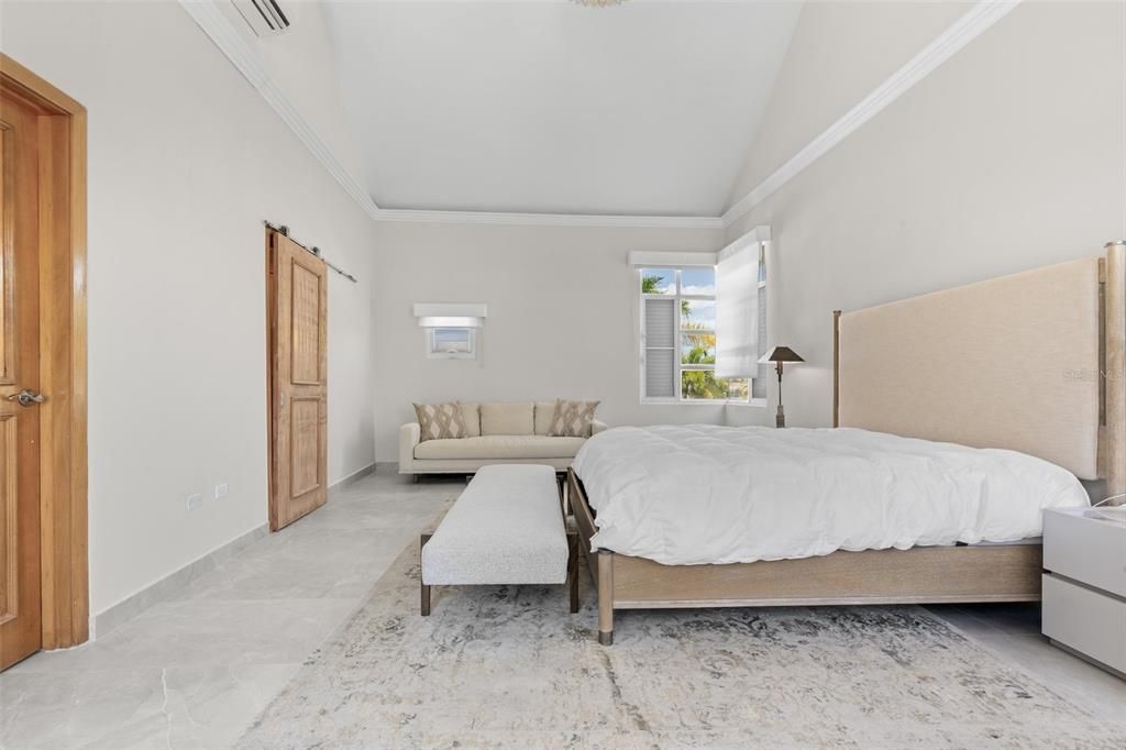 For Sale: $1,750,000 (4 beds, 3 baths, 5426 Square Feet)