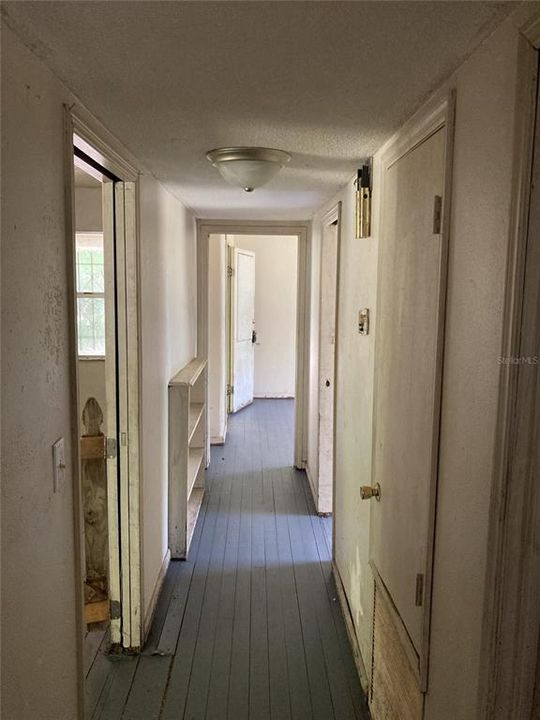 For Rent: $700 (3 beds, 1 baths, 1353 Square Feet)