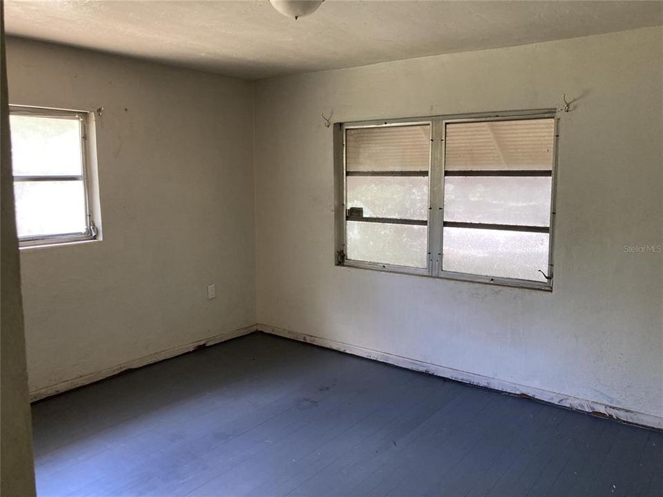 For Rent: $700 (3 beds, 1 baths, 1353 Square Feet)