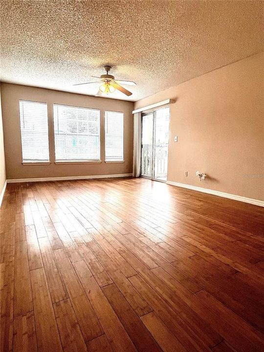 На продажу: $89,900 (1 спален, 1 ванн, 627 Квадратных фут)