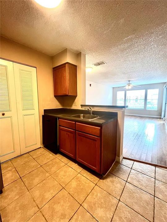 На продажу: $89,900 (1 спален, 1 ванн, 627 Квадратных фут)