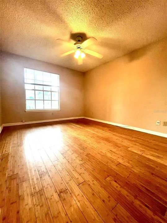 На продажу: $89,900 (1 спален, 1 ванн, 627 Квадратных фут)