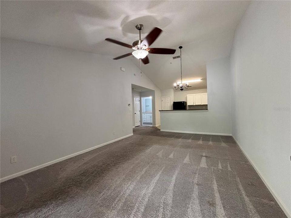 For Sale: $144,900 (1 beds, 1 baths, 883 Square Feet)