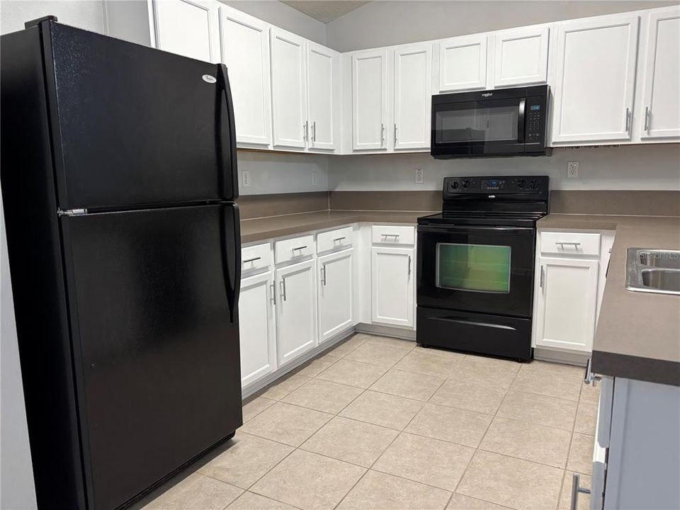 For Sale: $144,900 (1 beds, 1 baths, 883 Square Feet)