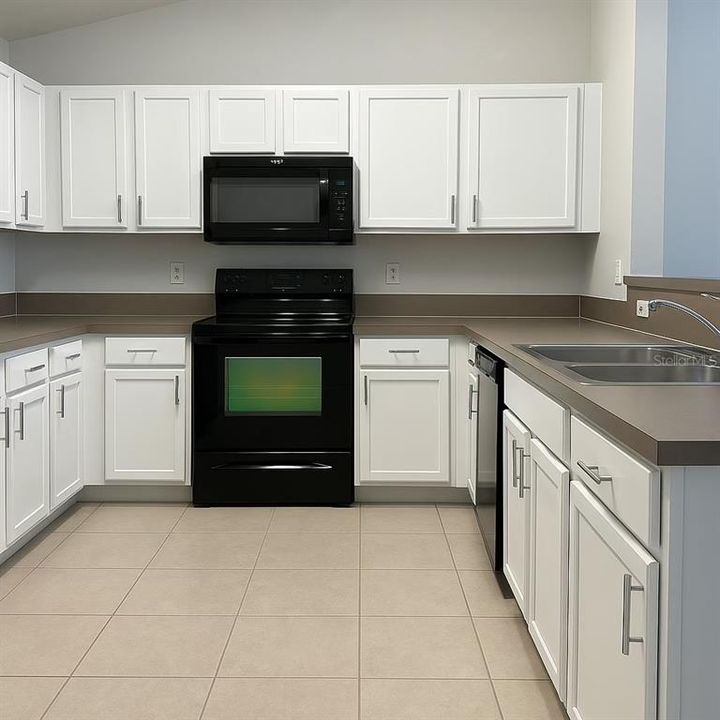 For Sale: $144,900 (1 beds, 1 baths, 883 Square Feet)