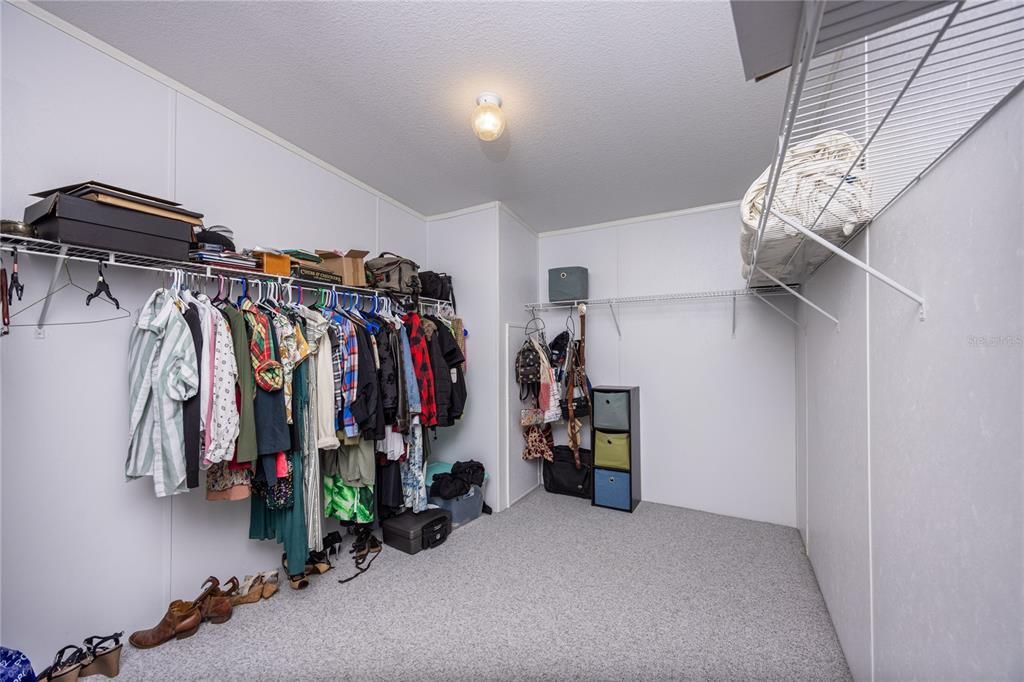 For Sale: $382,000 (4 beds, 3 baths, 2704 Square Feet)