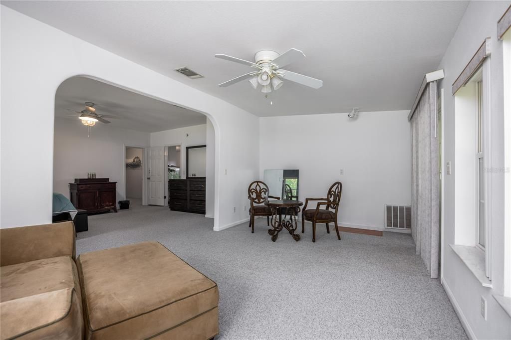 For Sale: $382,000 (4 beds, 3 baths, 2704 Square Feet)