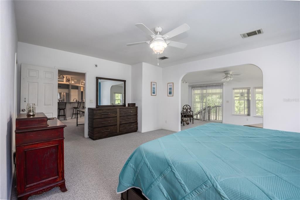 For Sale: $382,000 (4 beds, 3 baths, 2704 Square Feet)