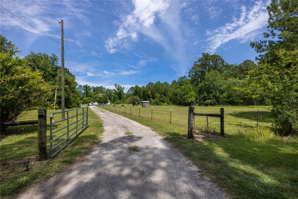 For Sale: $382,000 (4 beds, 3 baths, 2704 Square Feet)