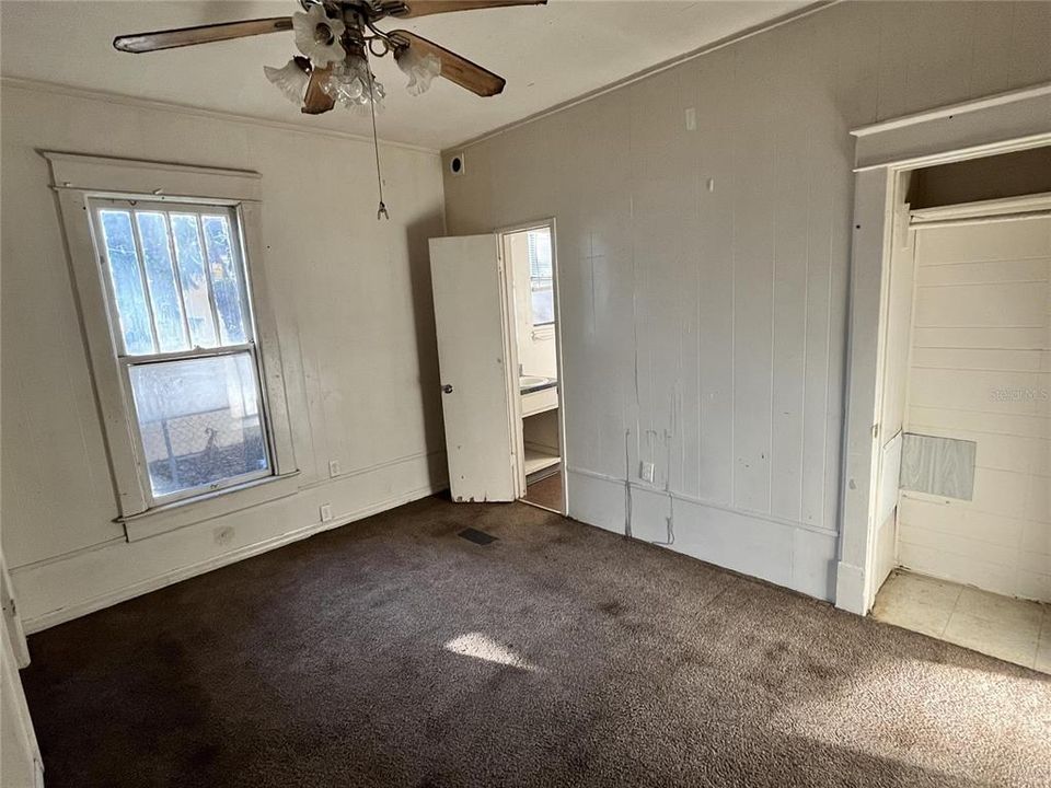 出租: $800 (1 贝兹, 1 浴室, 750 平方英尺)