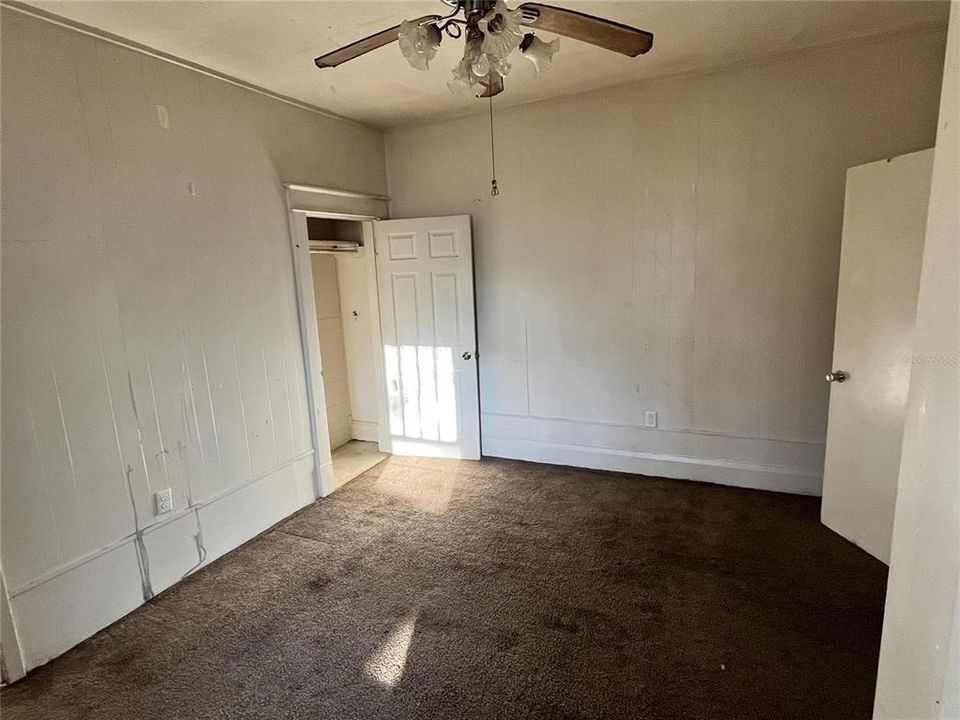 出租: $800 (1 贝兹, 1 浴室, 750 平方英尺)