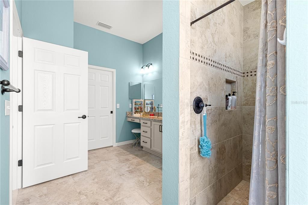 合同活跃: $475,000 (3 贝兹, 2 浴室, 1858 平方英尺)