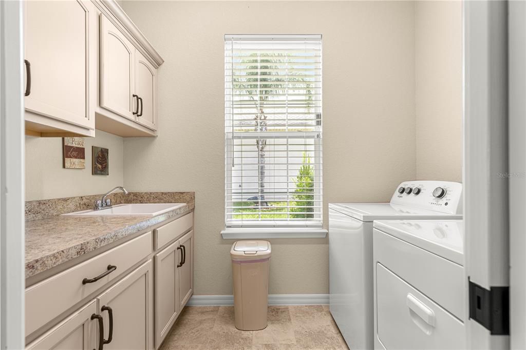 合同活跃: $475,000 (3 贝兹, 2 浴室, 1858 平方英尺)