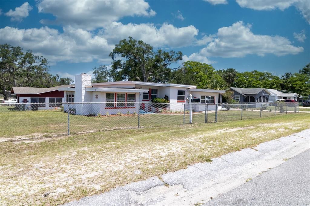 Active With Contract: $170,000 (3 beds, 1 baths, 1537 Square Feet)