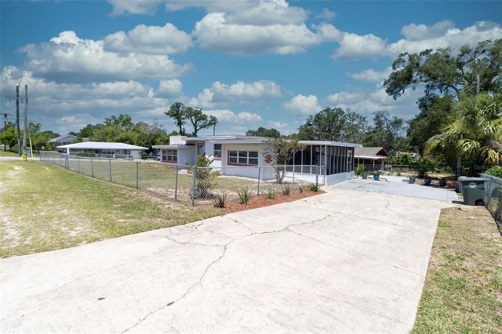 Active With Contract: $170,000 (3 beds, 1 baths, 1537 Square Feet)