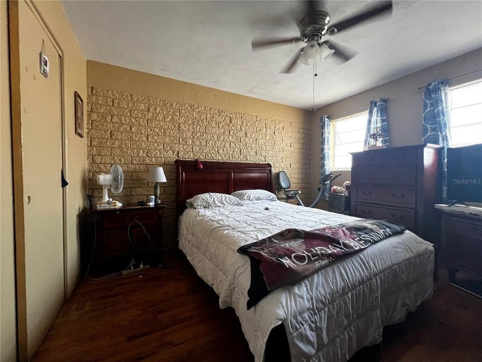 Active With Contract: $170,000 (3 beds, 1 baths, 1537 Square Feet)