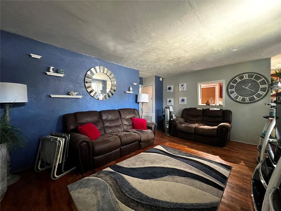 Active With Contract: $170,000 (3 beds, 1 baths, 1537 Square Feet)