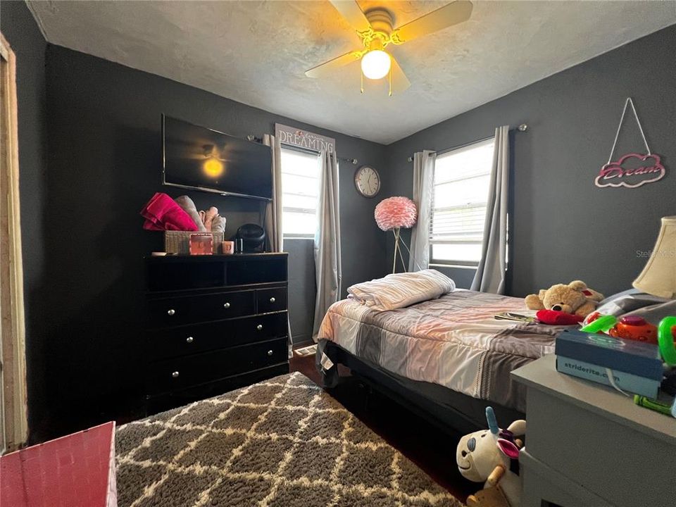 Active With Contract: $170,000 (3 beds, 1 baths, 1537 Square Feet)