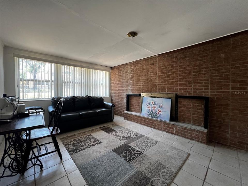 Active With Contract: $170,000 (3 beds, 1 baths, 1537 Square Feet)