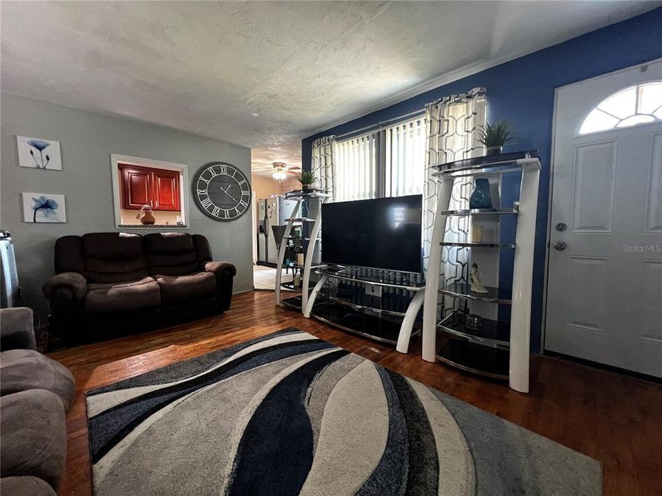 Active With Contract: $170,000 (3 beds, 1 baths, 1537 Square Feet)