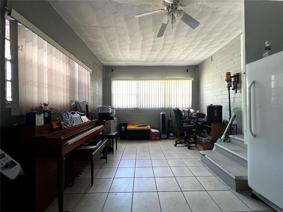 Active With Contract: $170,000 (3 beds, 1 baths, 1537 Square Feet)