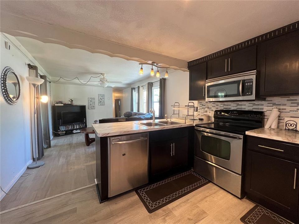 На продажу: $99,000 (3 спален, 2 ванн, 1238 Квадратных фут)